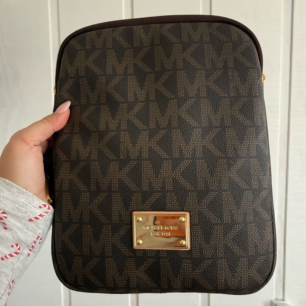Michael Kors Brown iPads bag and matching wallet
